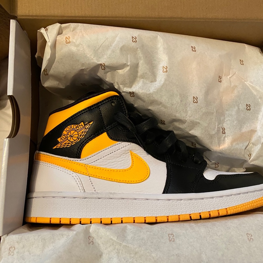 Womens air jordan 1 mid